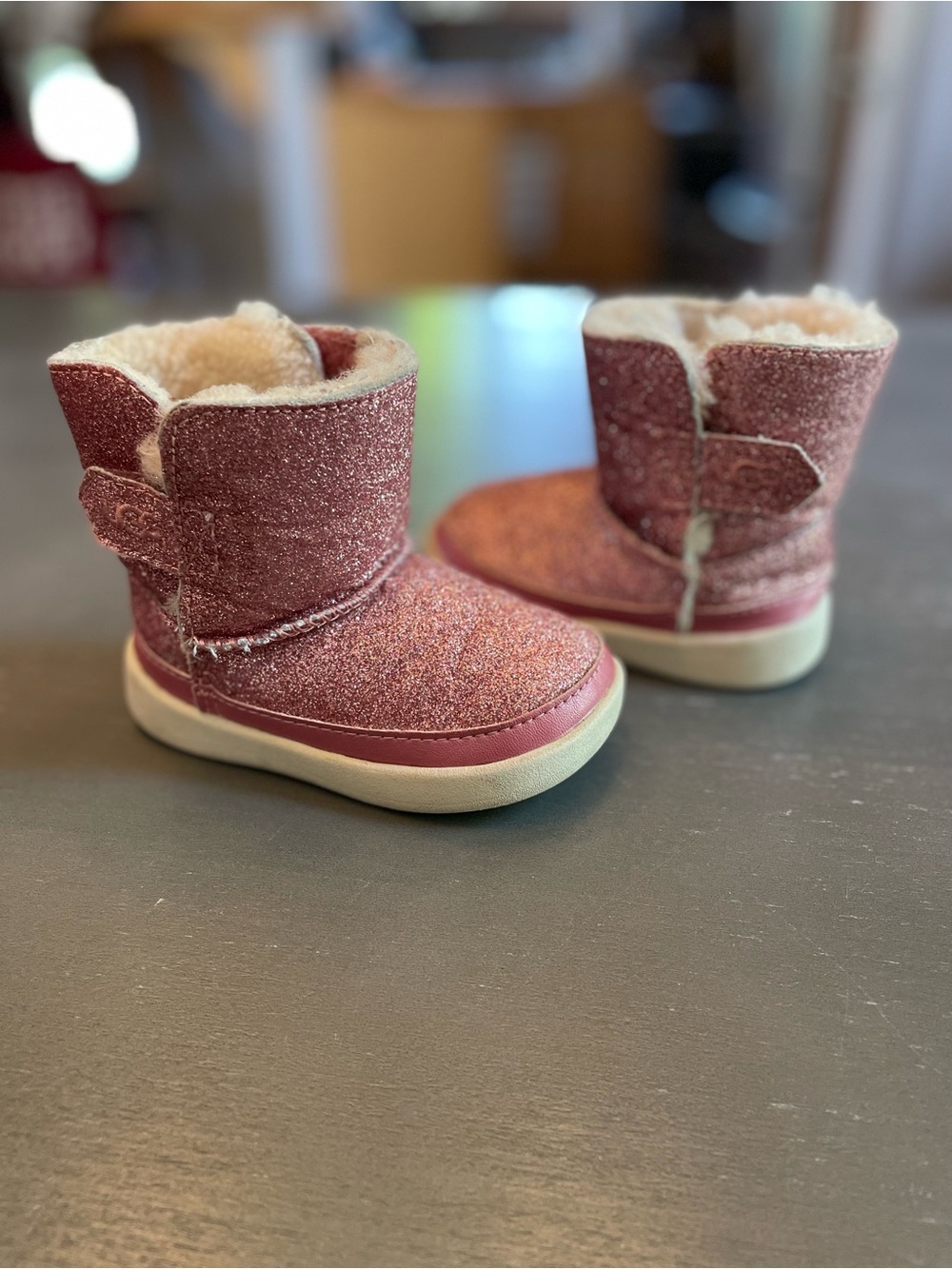UGG Kids Glitter Faux-Shearling Boots - Rose